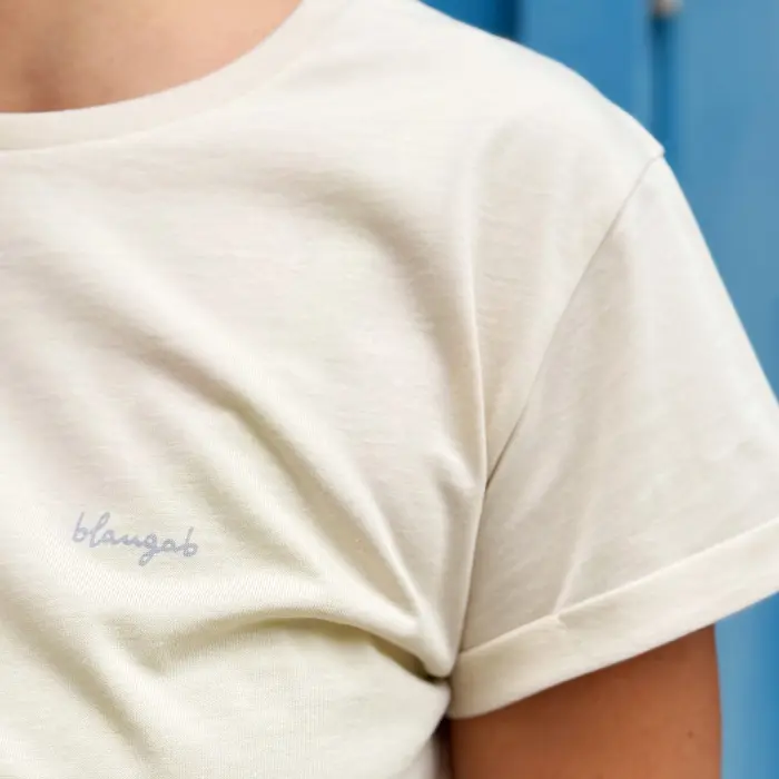 camiseta-algodon-organico-gots-blaugab-sin-toxicos-crudo-detalle.webp